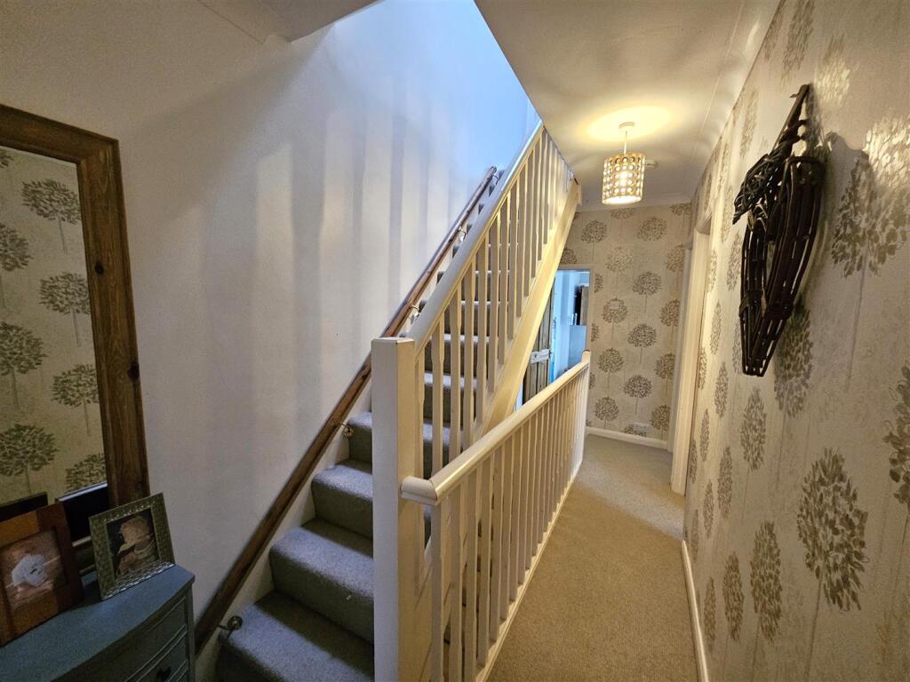 1st floor landing.jpg