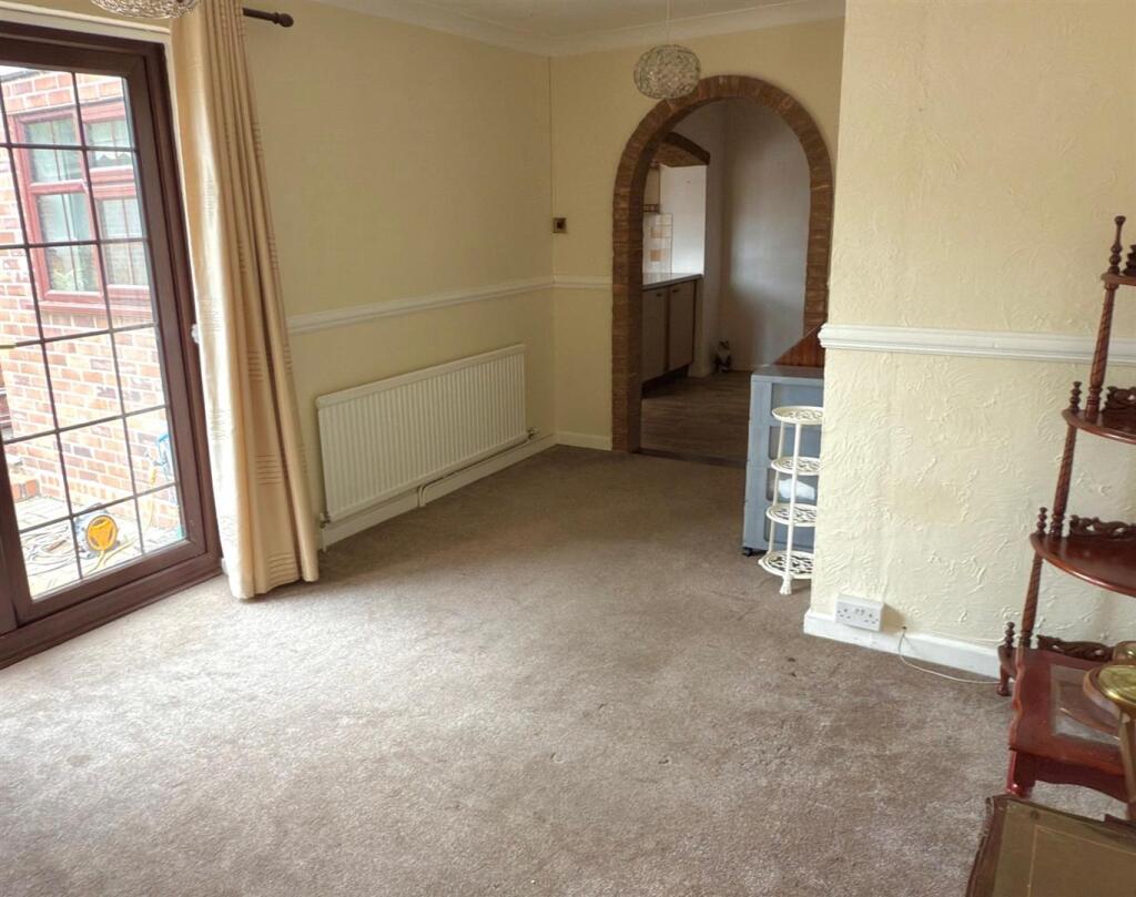 PATIO DOORS LOUNGE.jpg