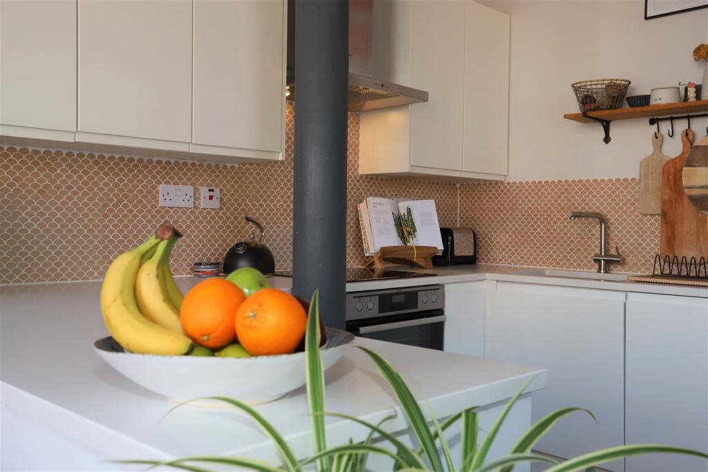 Kitchen 3.JPG