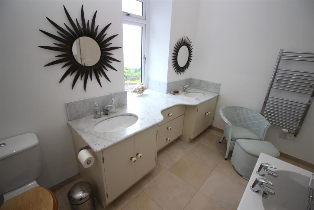 bathroom 1.JPG