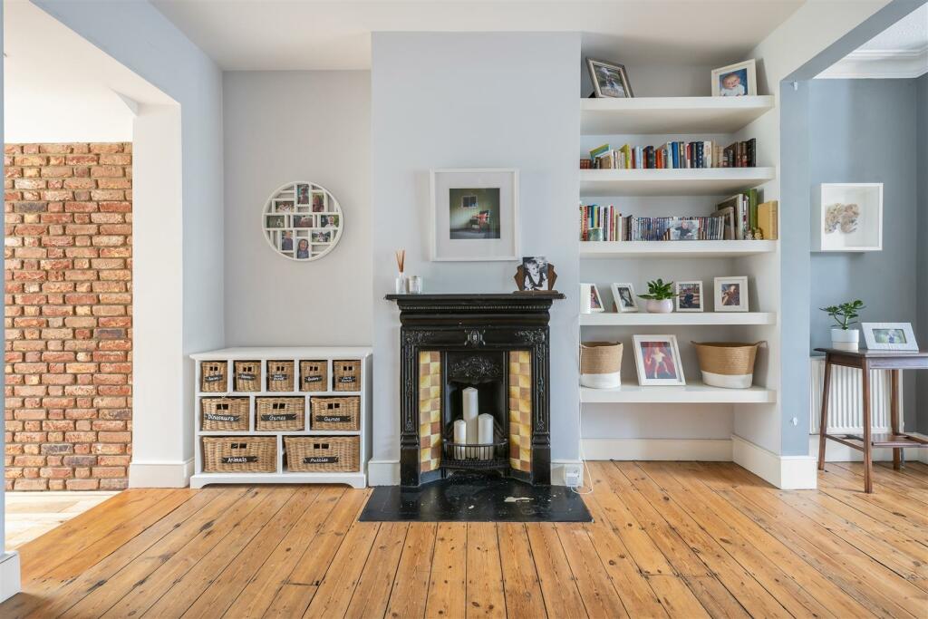 Crescent Road E18