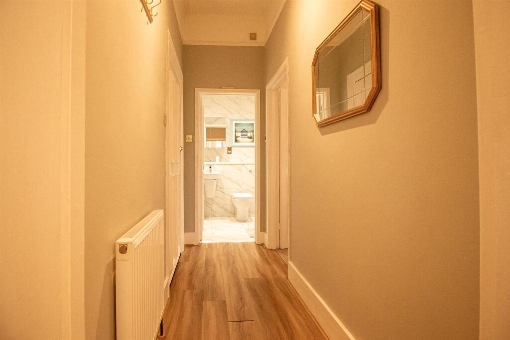 6 Abigail House - Hallway.jpg