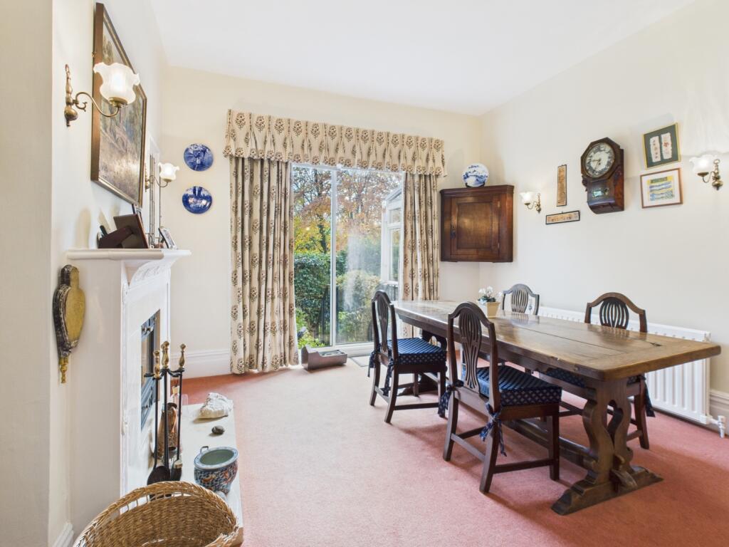 CAM04233G0-PR0042-STILL033