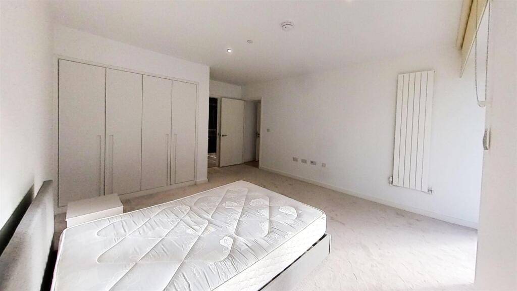 Pendant-Court-Royal-Wharf-Bedroom(3).jpg