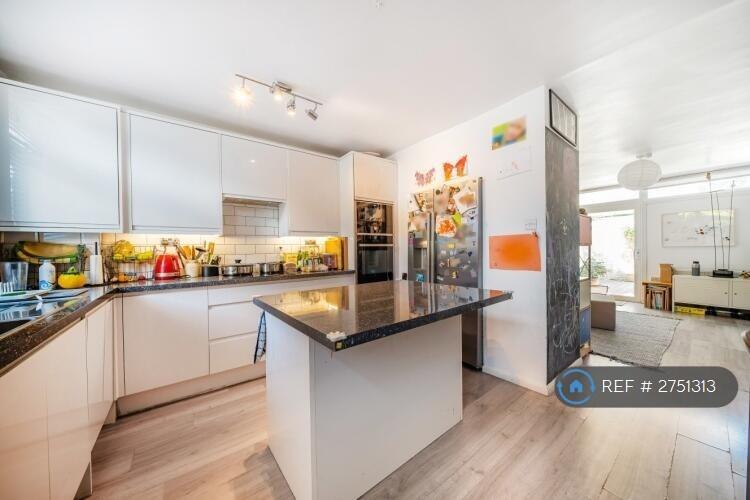 Kitchen/ Living Room