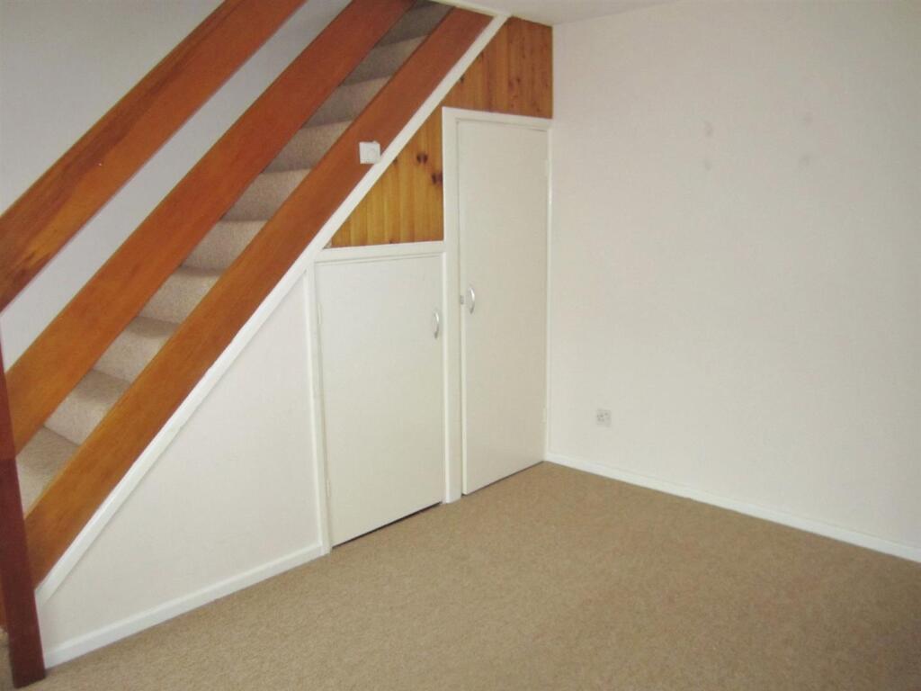 SITTING/DINING ROOM