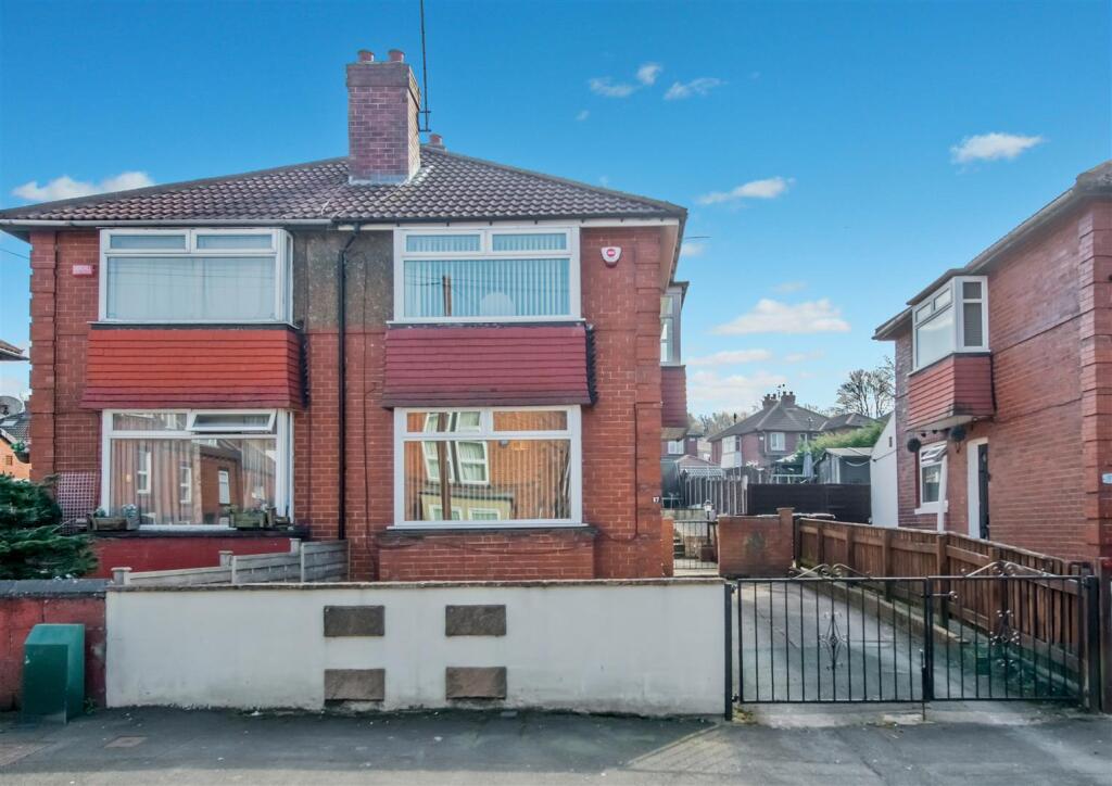 Drive way / Off street Parking: