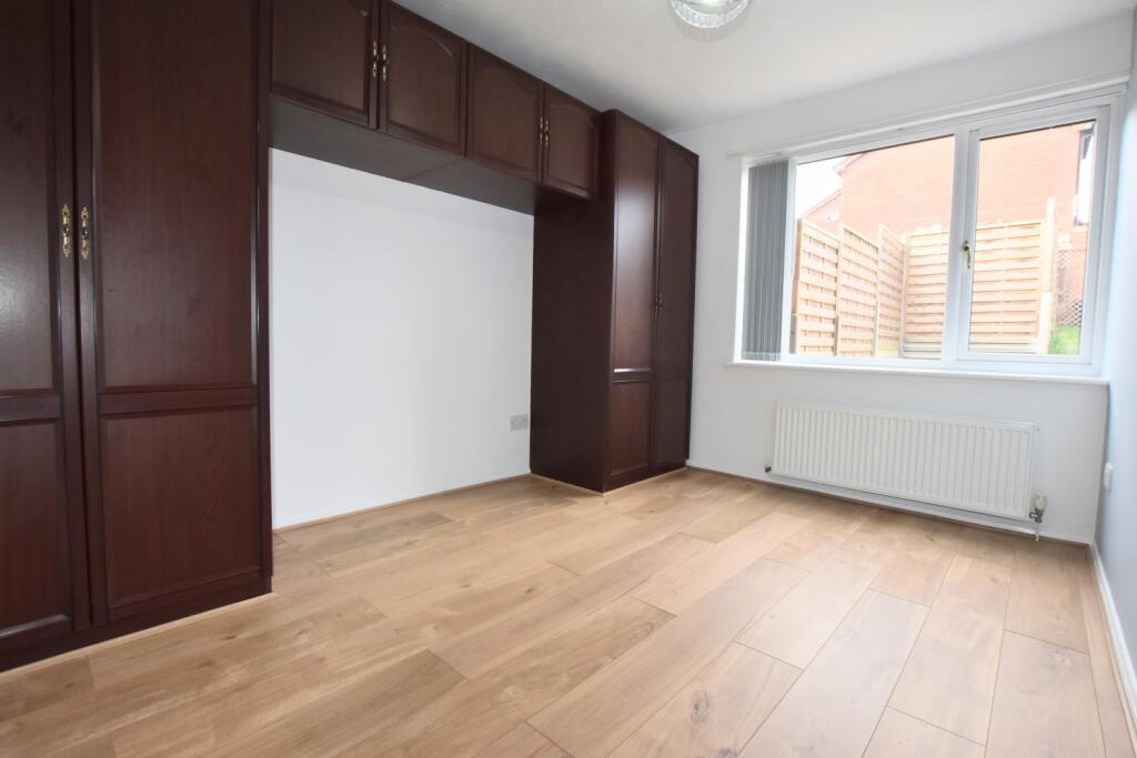 83 Belsize Avenue bedroom