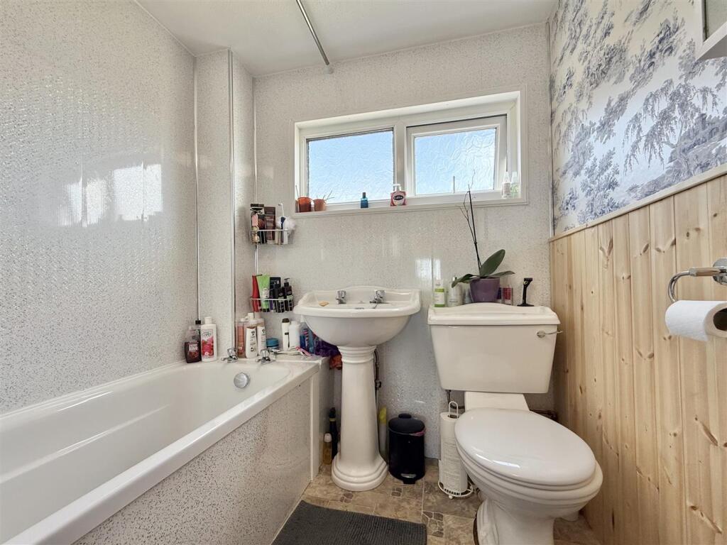 Family Bathroom.jpeg