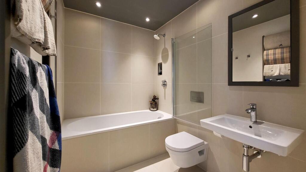 Stonebow House 4C - 12 Bathroom 1.jpg