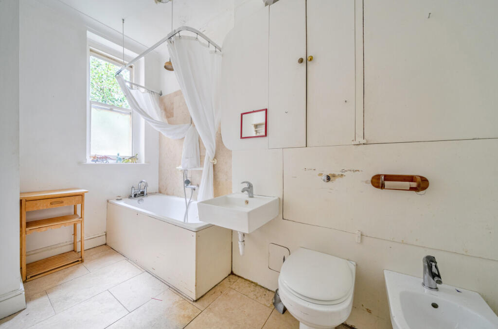 1368596-3-68f214c...