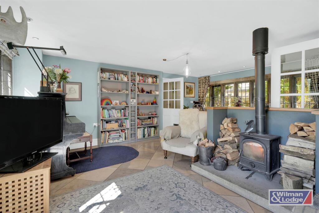 Period Property - Four Bed with Formal Gardens (27