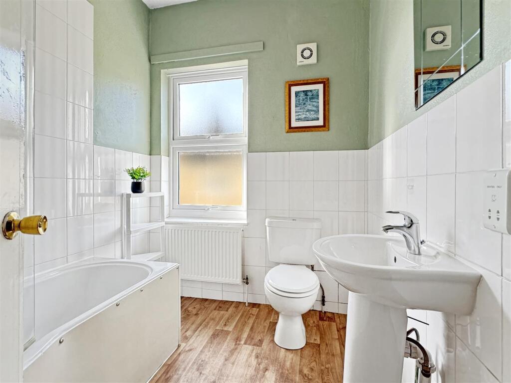 Bathroom.jpg