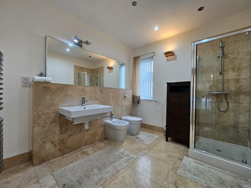 Bedroom 2 En-Suite