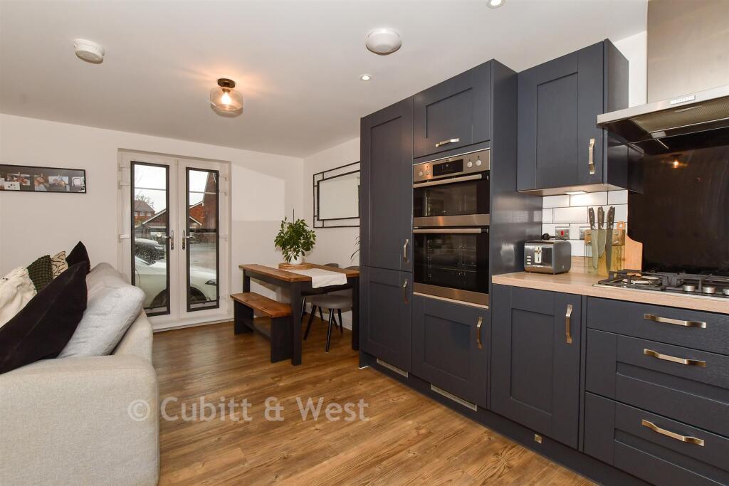 Lounge/Kitchen