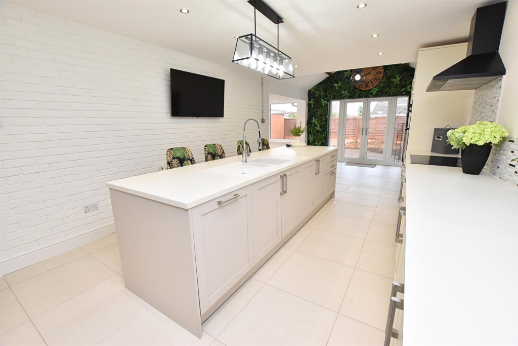 LIVING KITCHEN