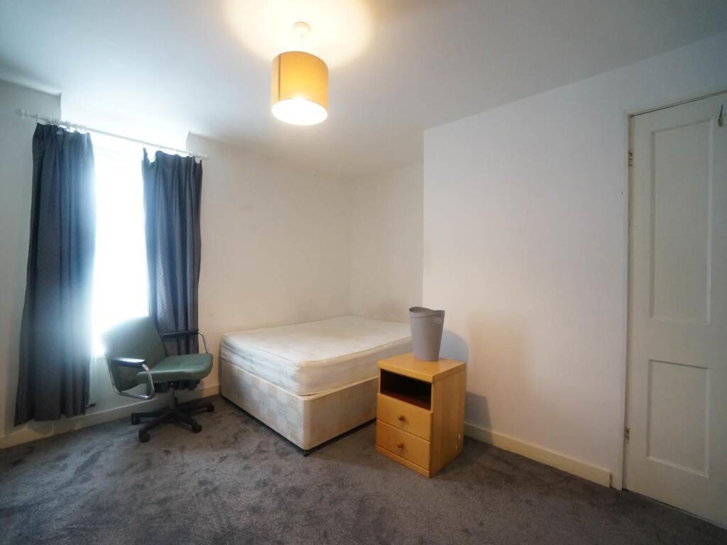 bedroom 3.JPG