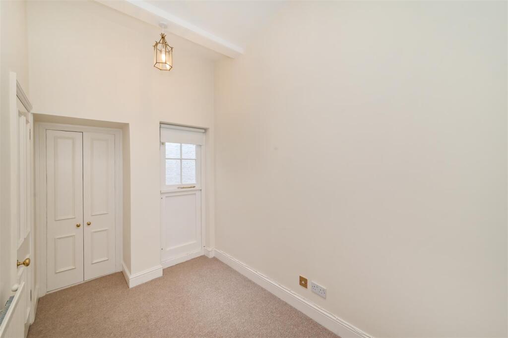 14-Ennismore-Gardens-Mews (14).JPG