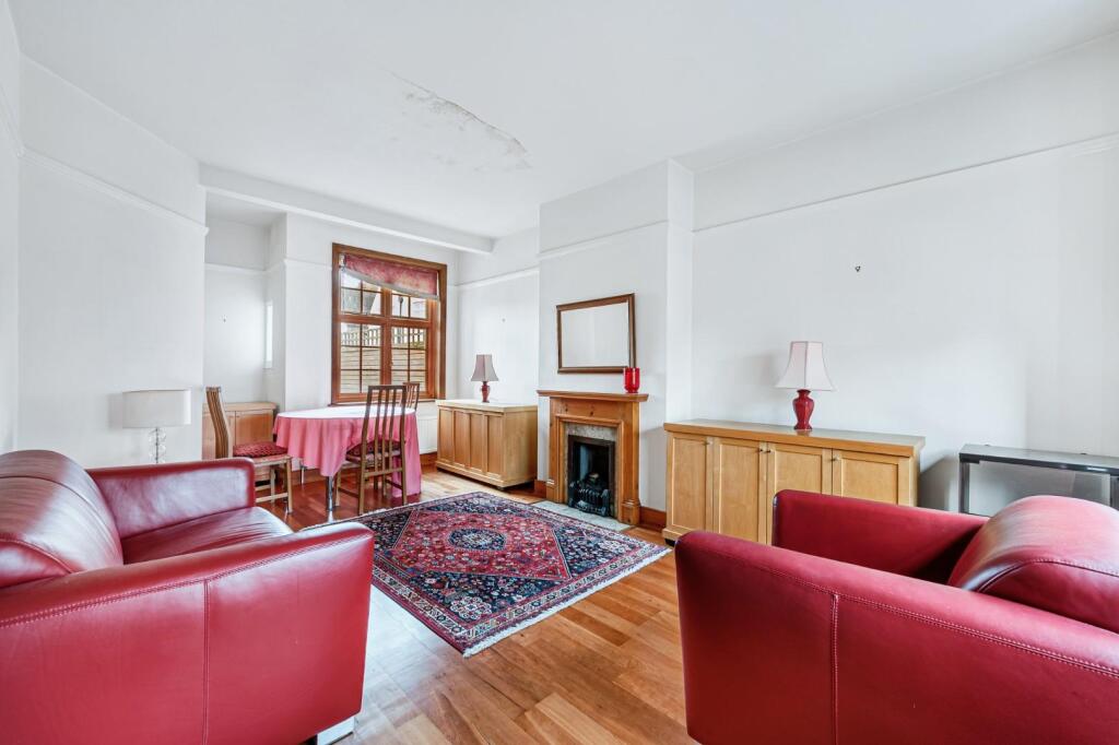 32 Holyoake Walk-4.jpg