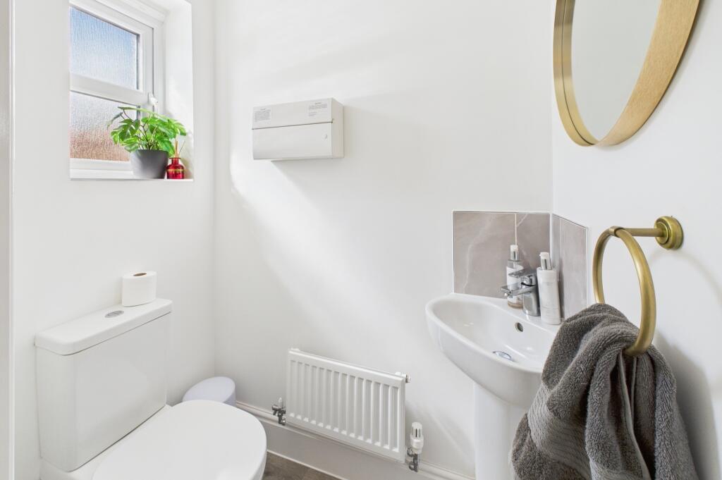 CAM02519G0-PR0252-STILL005