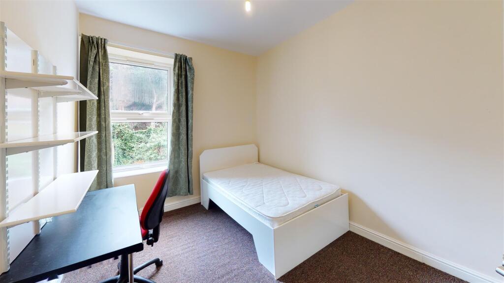 33-Spring-Hill-Road-Bedroom(6).jpg