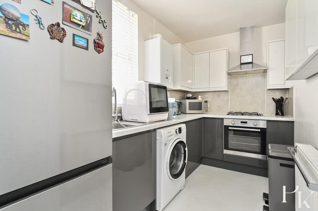 flt-6-osbourne-mansions-bn3 (14) .jpg