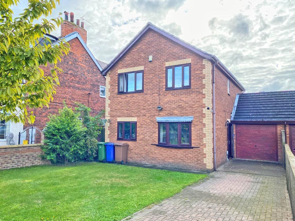 Modern link detached house