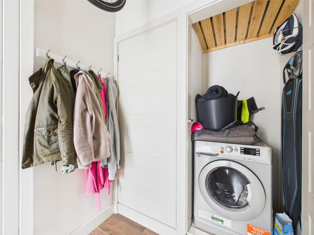 CAM03974G0-PR0134...