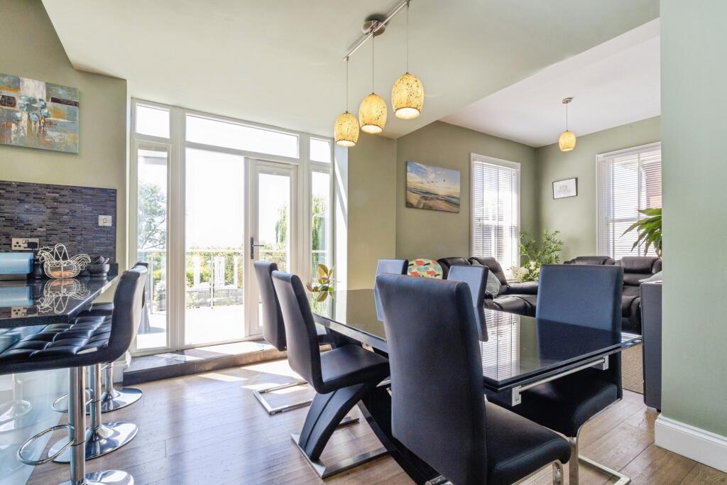 Open plan kitchen/dining/living space