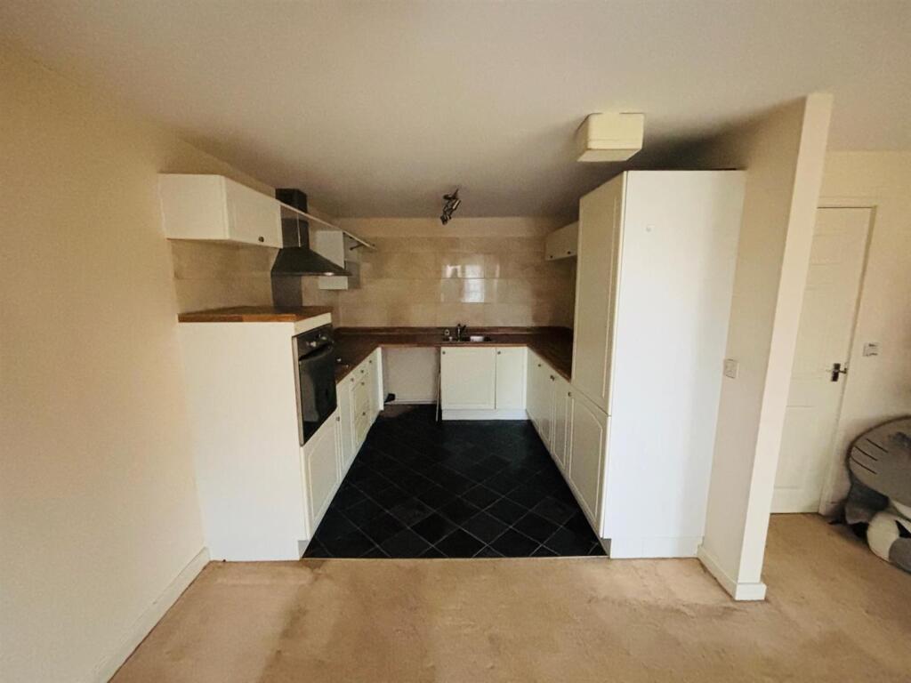 Kitchen: