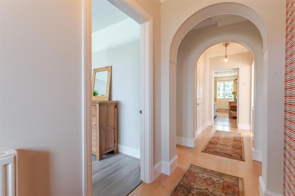 28 Bishops Road, BS49 4NG 49.jpg