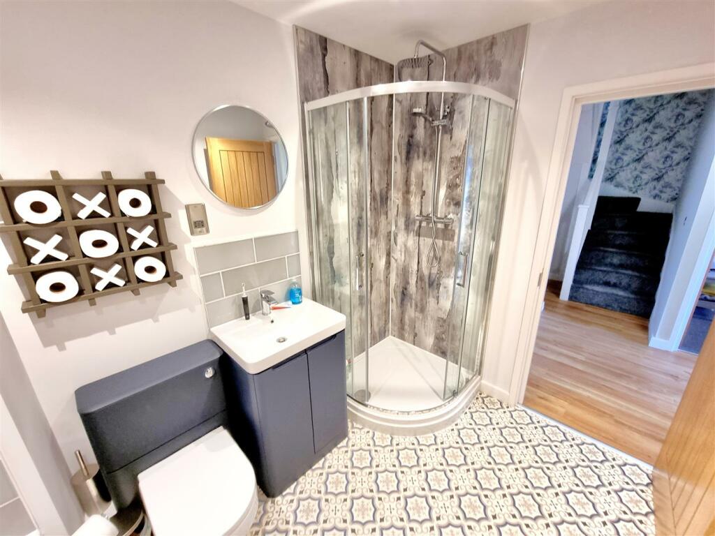 Bathroom 1.jpg