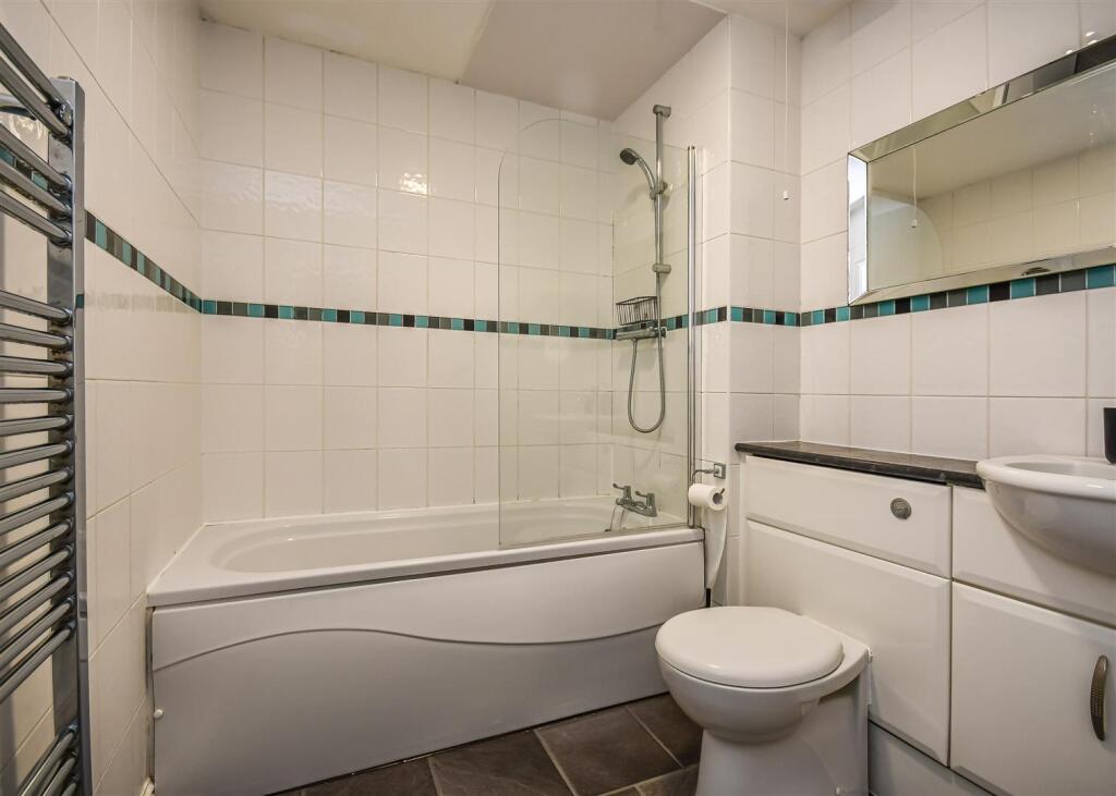 20 Cygnet Court-Bathoom.jpg