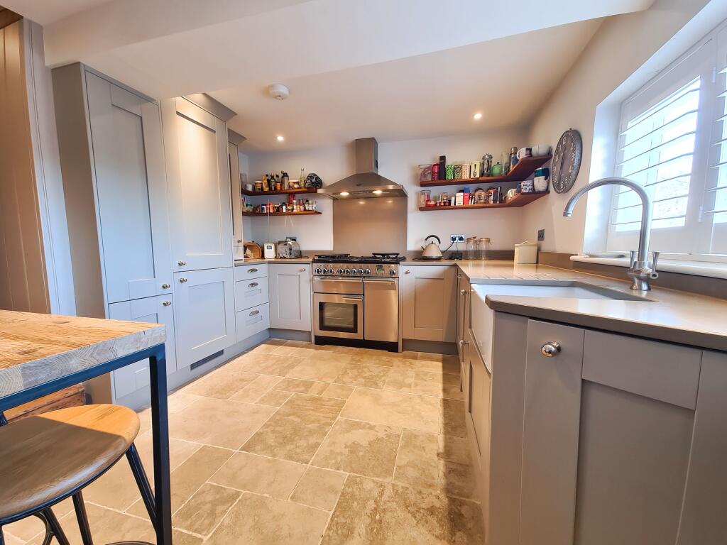 KITCHEN/BREAKFAST ROOM