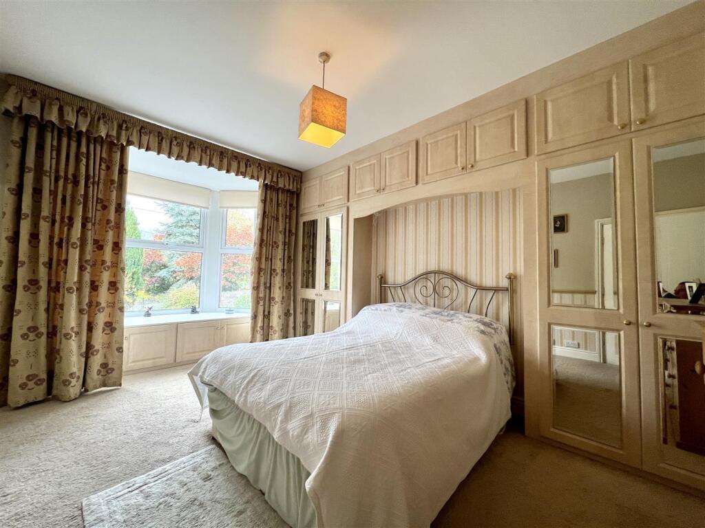 MAIN BEDROOM