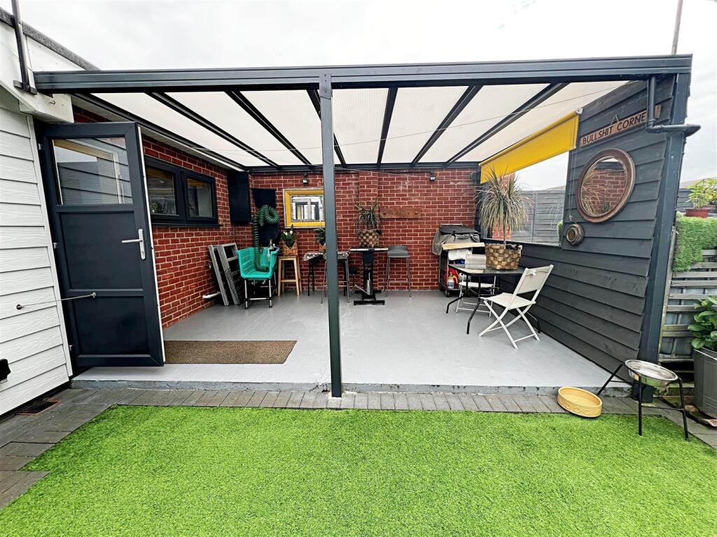 ENTERTAINMENT AREA