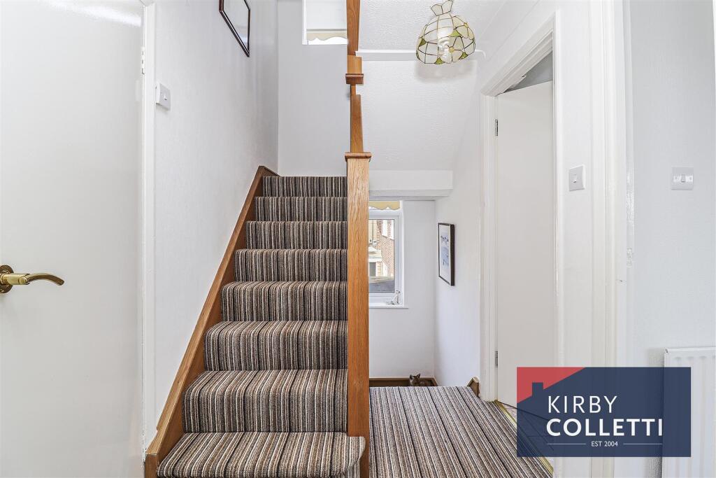 FIRST FLOOR LANDING