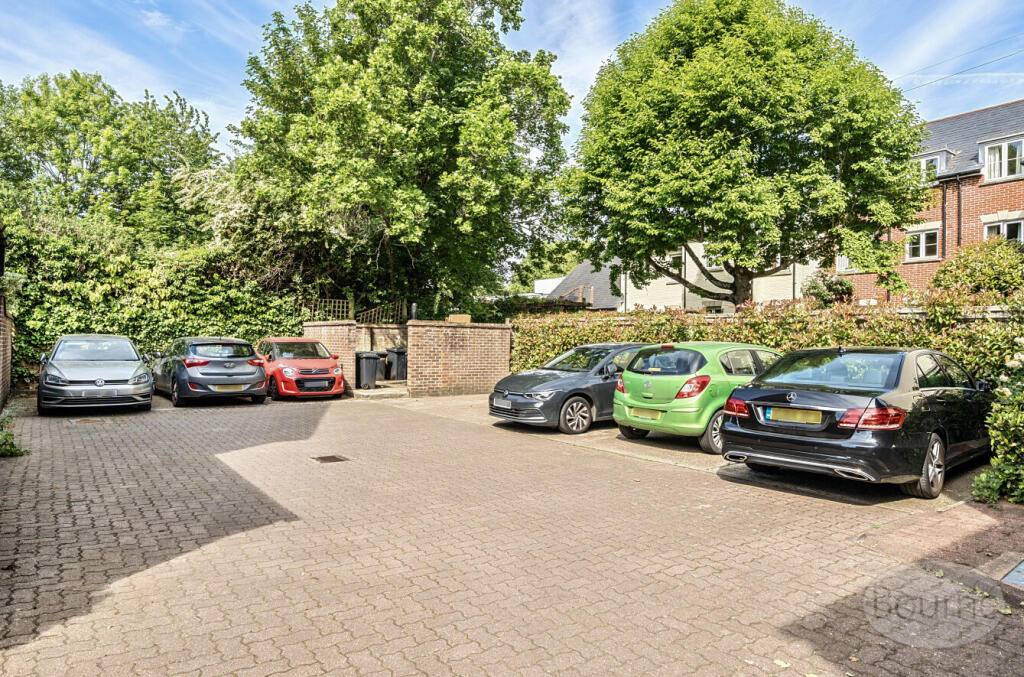 0b9838b3-8a5f-4df...