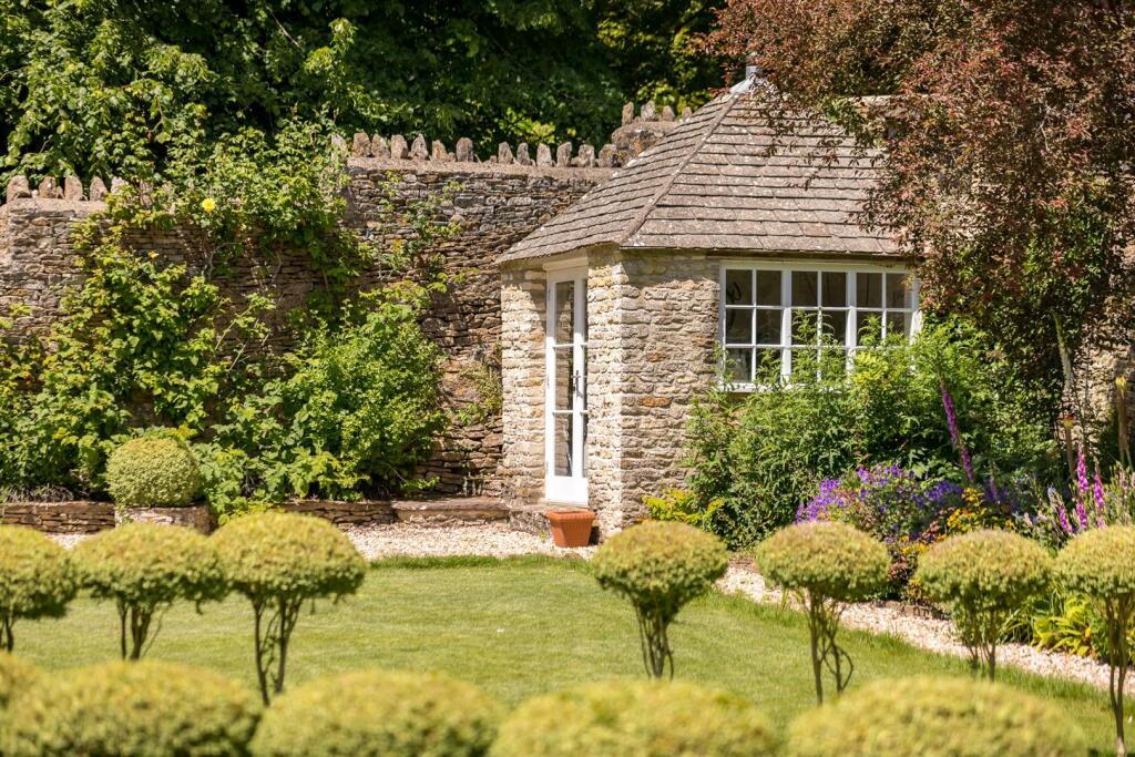 100 - Chipping Croft - GL8 8DQ - Web.jpg