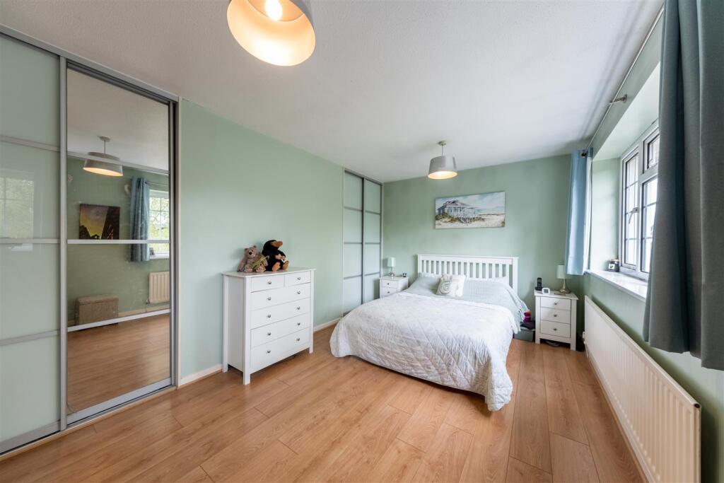 6 Warren Close-017.jpg