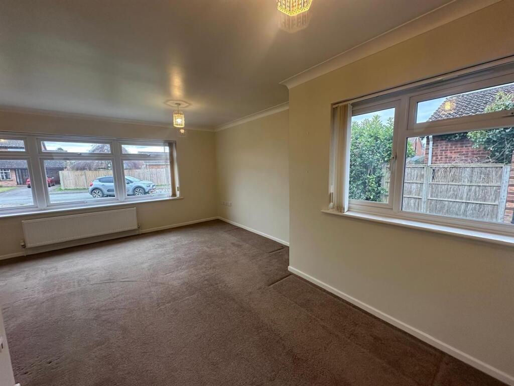 Sitting Room/Dining Room