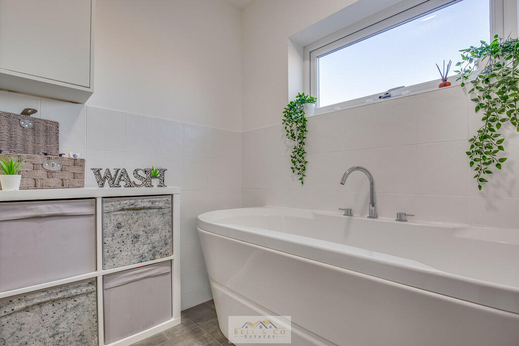 Bathroom 1.3