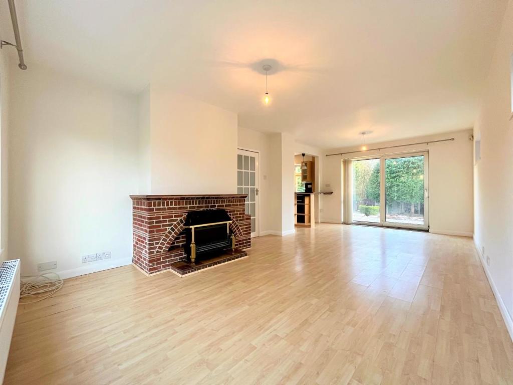 Dining / Living Area Aspect 2