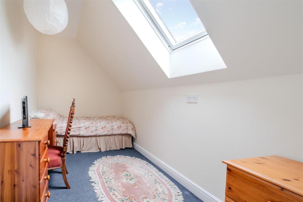 Bedroom 4.jpg
