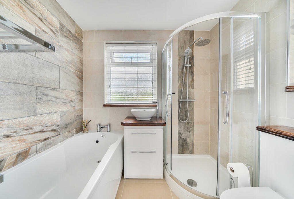 1320863-5-687e210...