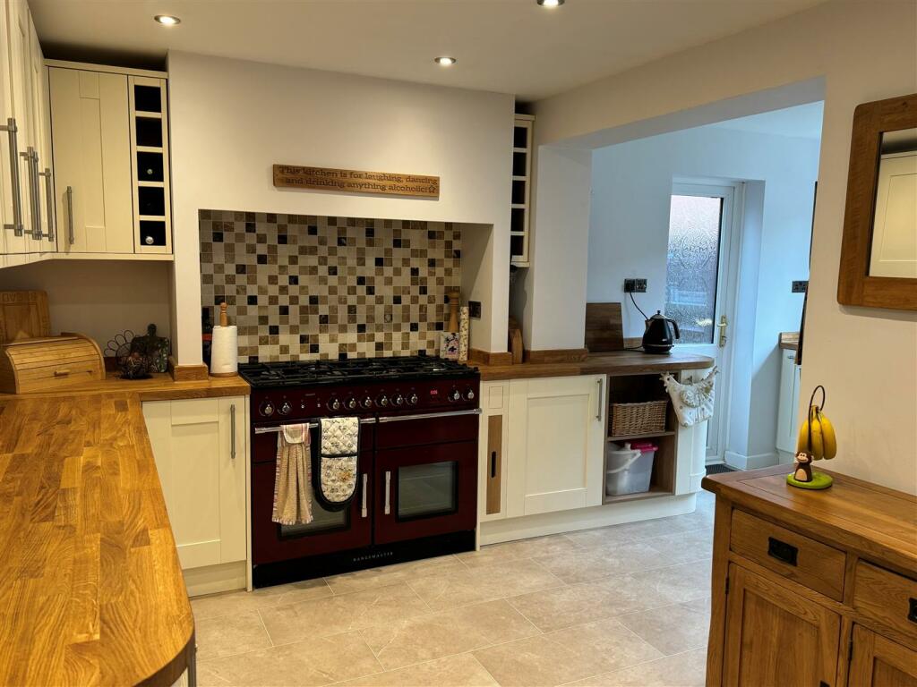 Kitchen...jpg