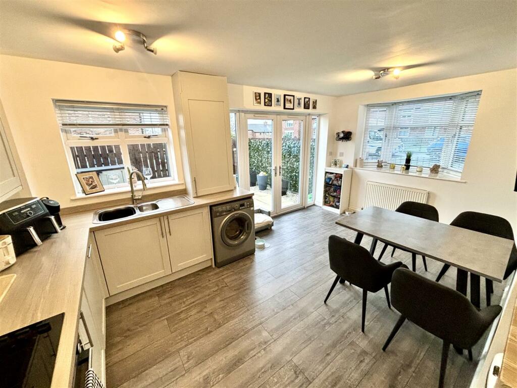 Open Plan Kitchen and Dining Room