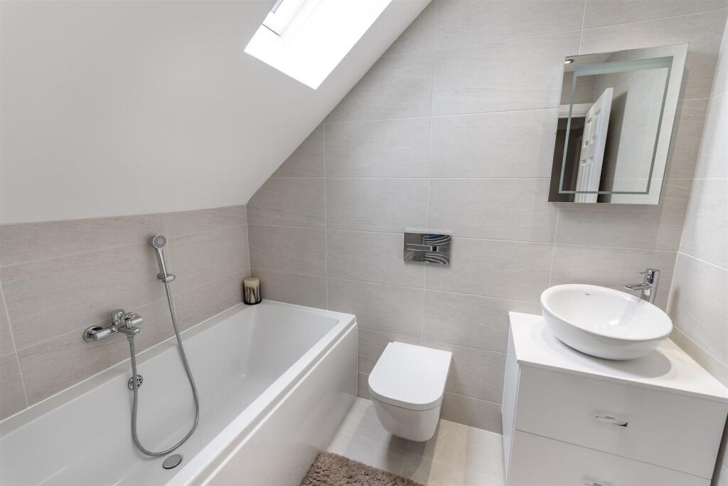 DSC_8378-Edit_bathroom.JPG