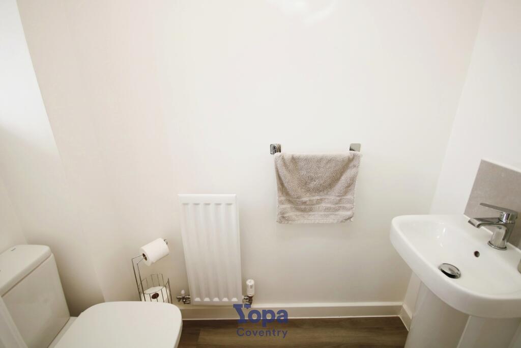 5ad6774e-Cloakroom.JPG