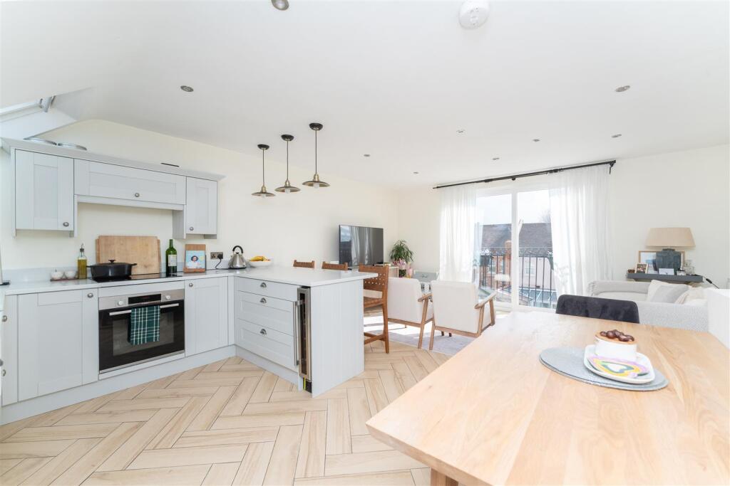 112 DBR Kitch 2.jpg
